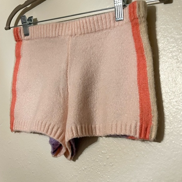 FlorencebyMillsFashion •
Color Block Shortie - Millie
Lavender size S - Picture 8 of 9